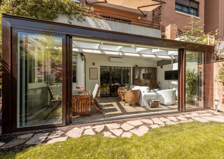 How to Reduce Sunroom Cooling Costs: An Architectural & Thermodynamic Guide